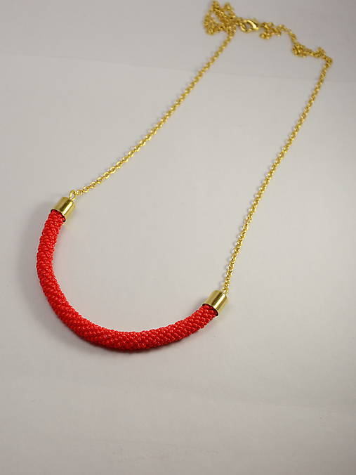 Háčkovaný červený náhrdelník