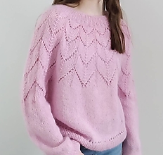 Svetre a kardigány - Ručne pletený sveter s ažúrovým vzorom - 15308448_