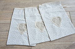 Úžitkový textil - Béžové vrecúška s malými kvietkami - 15311503_