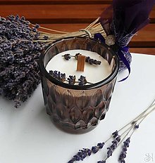 Svietidlá a sviečky - Sójová sviečka v skle - vôňa levanduľa s dreveným knôtom - 15309497_