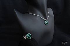 Náhrdelníky - náhrdelník SW emerald - 15312840_