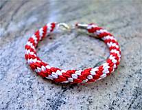 Náramky - Ručne pletený náramok červeno-biela špirála - 15312359_