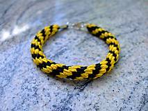 Náramky - Ručne pletený náramok žlto-čierny - 15312425_