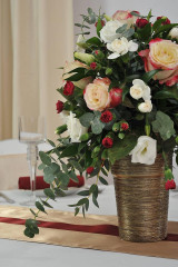 Dekorácie - Aranžmán z ruží "Sweetness" na okrúhly stôl - 12460217_