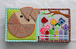 Hračky - Montessori kniha Quiet Book 7 listová, zapínanie gombík. - 15319991_