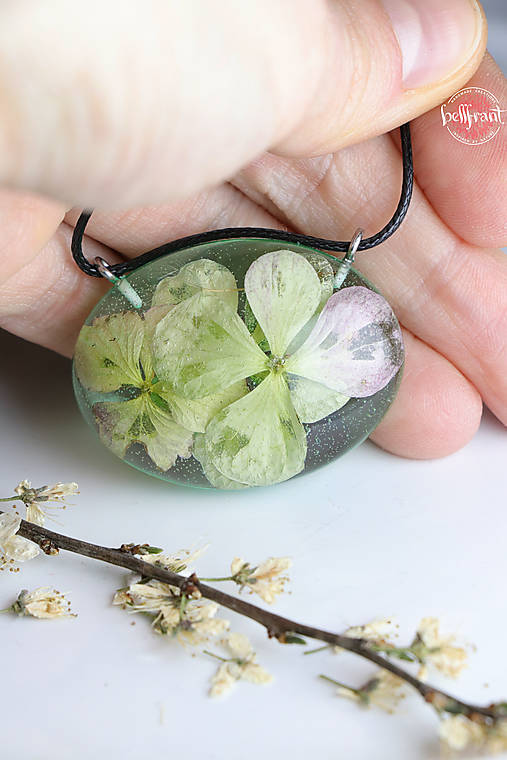 Prívesok Hortenzie v zelenom