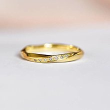 Prstene - Obrúčka skrútená s diamantmi - 15327209_