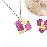Náhrdelníky - Živicový náhrdelník s kvetmi _ Mix hortenzií - 15325981_