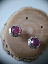 Náušnice - Napichovacie náušnice s ružovými zafírmi - 15329906_