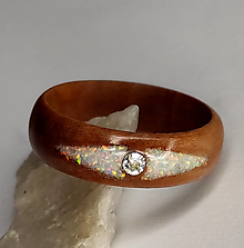 Prstene - Čerešňový prsteň s opálom a Swarovski - 15331229_