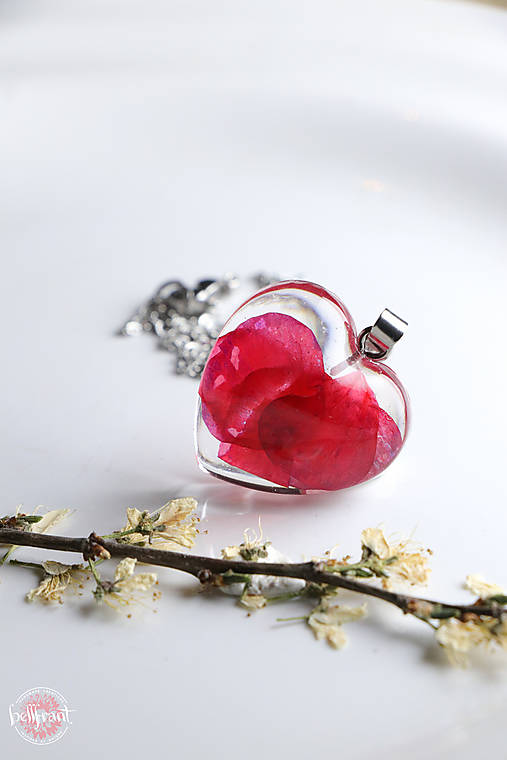 Náhrdelníky - Prívesok Srdce s muškátom - 15331697_