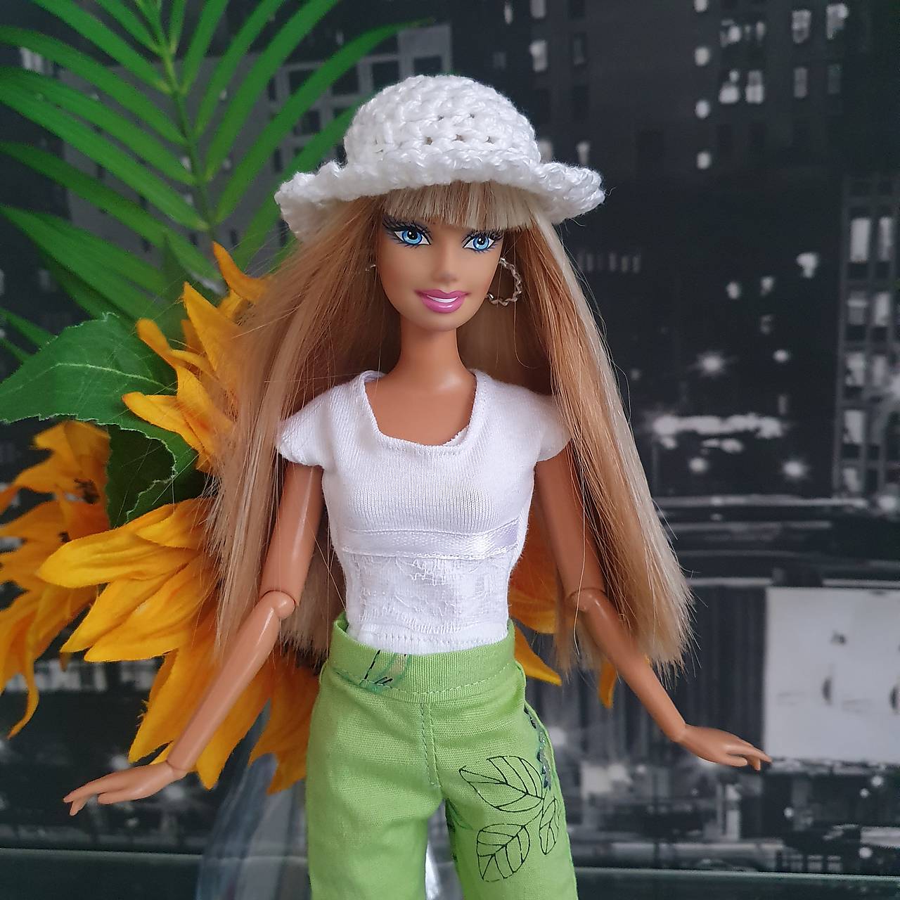 Biely klobúk pre Barbie