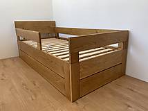 Nábytok - Detská dubová masívna posteľ s úložným priestorom - 15341718_