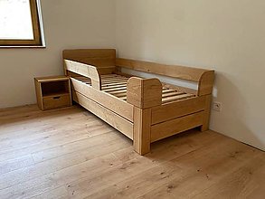 Nábytok - Dubová detská posteľ so zábranami a úložným priestorom - 15341789_