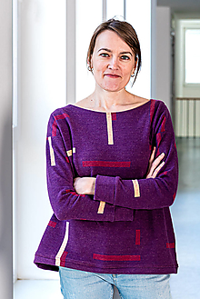 Mikiny - oversize mikina FAREBNÝ SVET  (pásiky na fialovej) - 15347285_