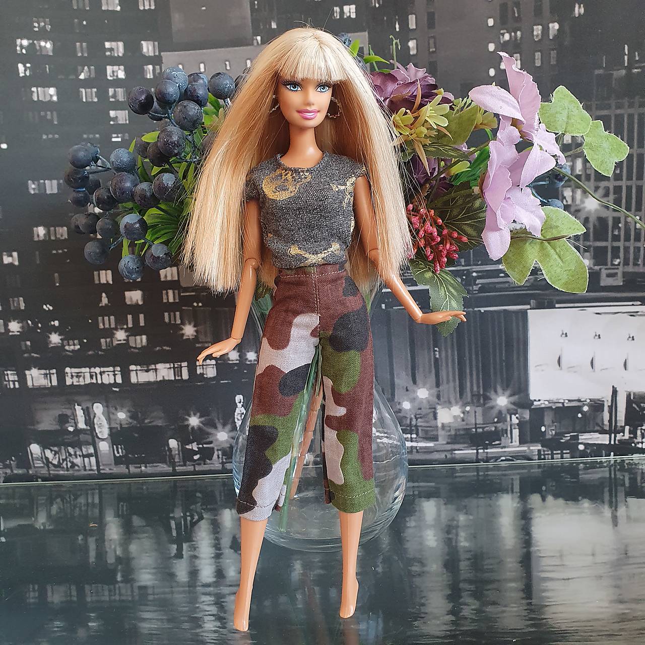 Maskáčové nohavice pre Barbie