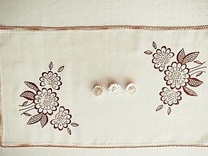 Úžitkový textil - Prestieranie hnedé kvety, 39 x 75 cm, vyšívané - 15347944_