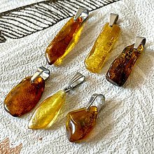 Náhrdelníky - Natural Amber Pendant / Prívesok prírodný jantár - 15352455_