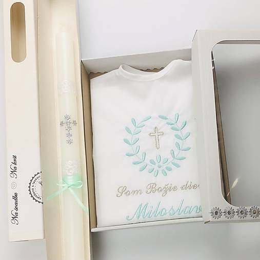 Detské oblečenie - Košieľka na krst k10 mentolová strieborná v darčekovom balení a sviečka na krst strieborný krížik s mentolovou - 15354429_