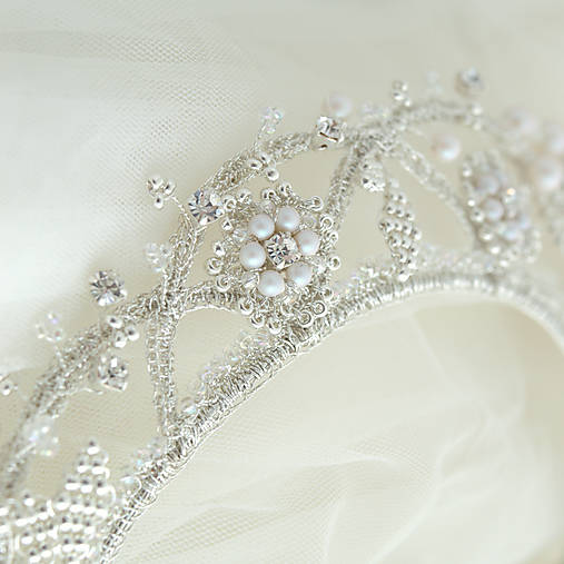 Vintage čipkovaná perlovo-krištáliková tiara