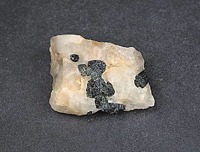 Minerály - Turmalín zelený a374 - 15356457_