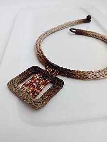 Náhrdelníky - Textilný náhrdelník s korálkami - "Kávový" - 15357218_