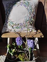 Úžitkový textil - Vankúš -jarny veniec-nezábudky, snežienky, hyacinty... - 15358958_