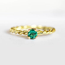 Prstene - Zapletaný prsteň so smaragdom - 15359915_