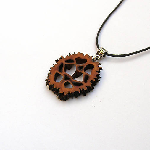  - Drevený prívesok - orechový ornament - 15361193_