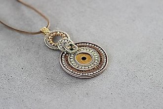 Náhrdelníky - Soutache šujtášový náhrdelník Island  (Béžová koža) - 15364248_