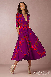 Šaty - FLORAL FOLK " Slovenská ornamentika ", spoločenské šaty v dĺžke midi (Magenta + červený ombré vzor) - 15365217_