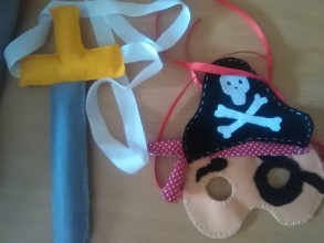 Detské doplnky - Karnevalová maska z filcu (Pirát so šabľou1) - 15364714_