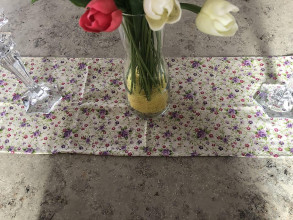Úžitkový textil - Režná s fialovo ružovými kvetmi - 15368016_