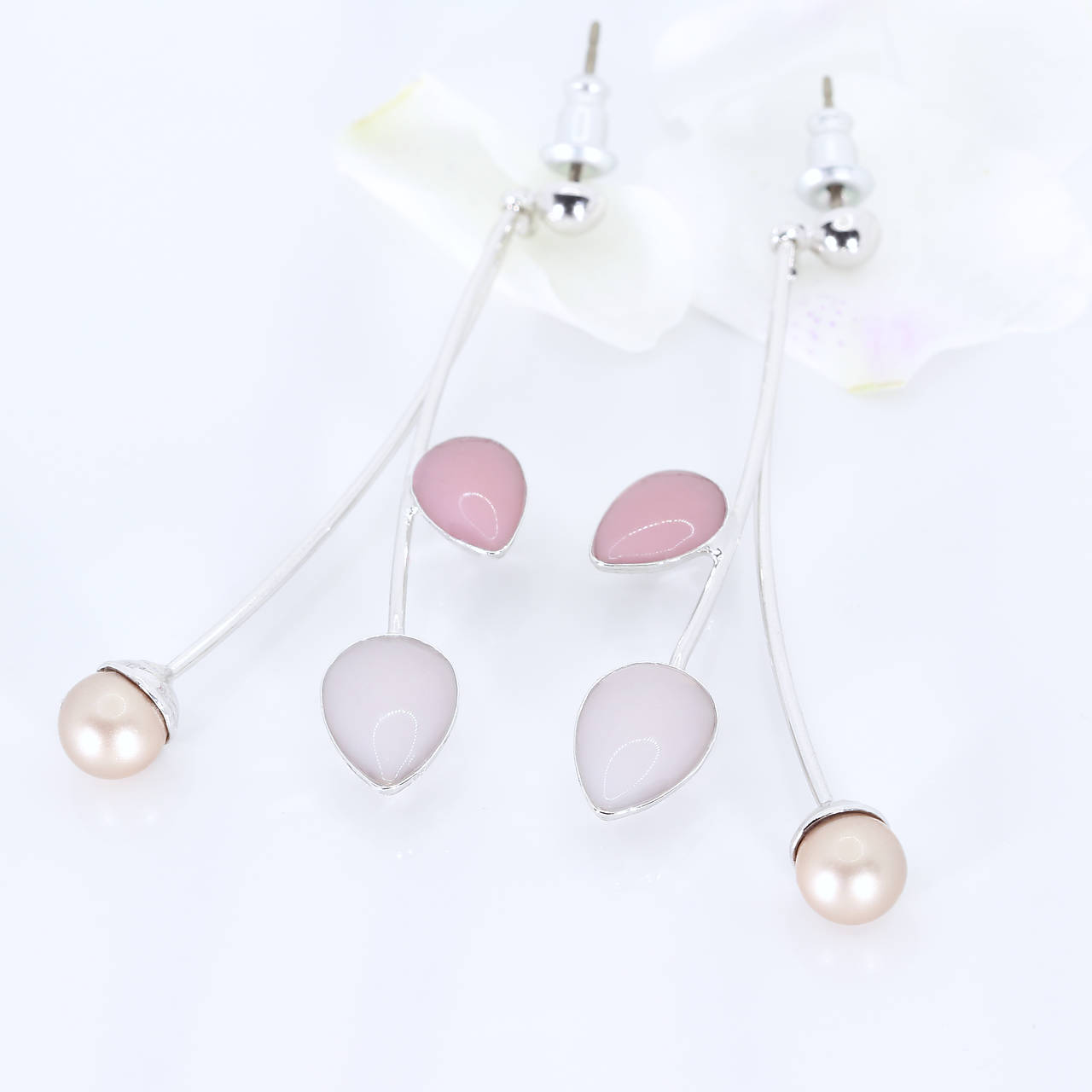 Visiace náušnice s perlou