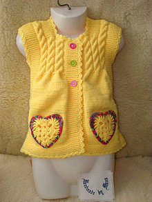 Detské oblečenie - Ručne pletená vesta v žltom - 15378367_