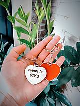 Kľúčenky - Prívesok na kľúče v tvare srdca s gravírovaním textom: Ľúbime ťa OCKO! - 15378876_