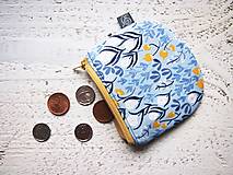 Peňaženky - Peňaženka - holubičky na modrej - 15382815_