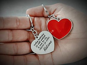 Kľúčenky - Prívesok na kľúče v tvare srdca s gravírovaním textom: Naša babinka je náš poklad a ona o to vie, všetci ju veľmi ľúbime - 15386625_