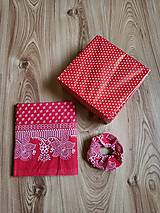Valentínsky darček pre ženu - zástera a scrunchie dámska červená folk s motýľmi - darčeková sada