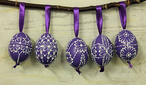 Dekorácie - KRASLICE/slepačie maľované vajíčka/- fialové - 15388776_