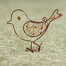 Dekorácie - jarný vtáčik s korálikmi v medenom - 15389899_