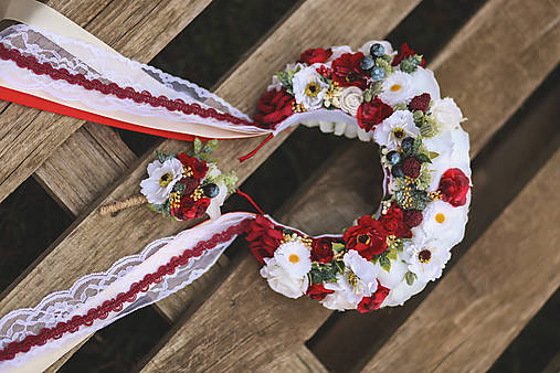Folklórny set: svadobná kvetinová parta a pierko