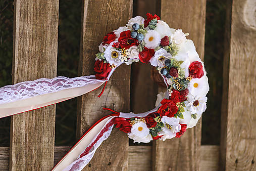 Folklórny set: svadobná kvetinová parta a pierko