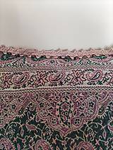 Úžitkový textil - Obliečky  na vankúše s kašmírovým vzorom s ružovým obháčkovaním - 15395285_