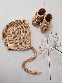Detské súpravy - Pletený bonnet + papučky pre bábätko (škoricová) - 15395883_