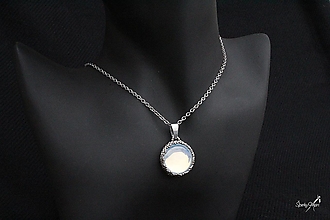 Náhrdelníky - náhrdelník biely opál 20mm - 15399908_