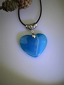 Náhrdelníky - prívesok z achátu - srdce modré - 15401652_