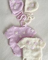 Detské oblečenie - Newborn body a čiapočka - kvetinkové s perličkami - 15399550_