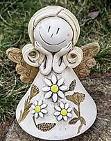 Dekorácie - Keramický anjelik s lúčnymi kvetmi  I. - 15401912_
