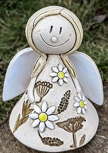 Dekorácie - Keramický anjelik s lúčnymi kvetmi  II. - 15401916_